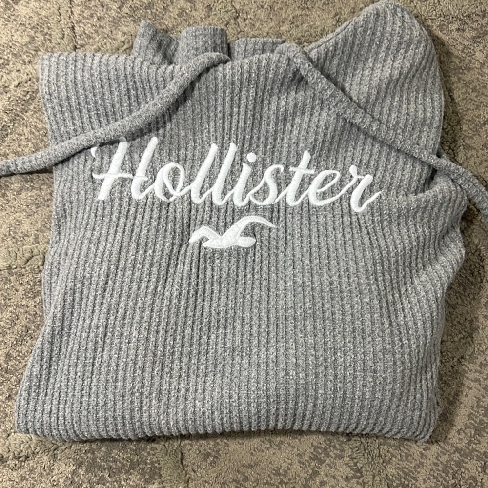 Great material. Great for the fall. Includes a hood.